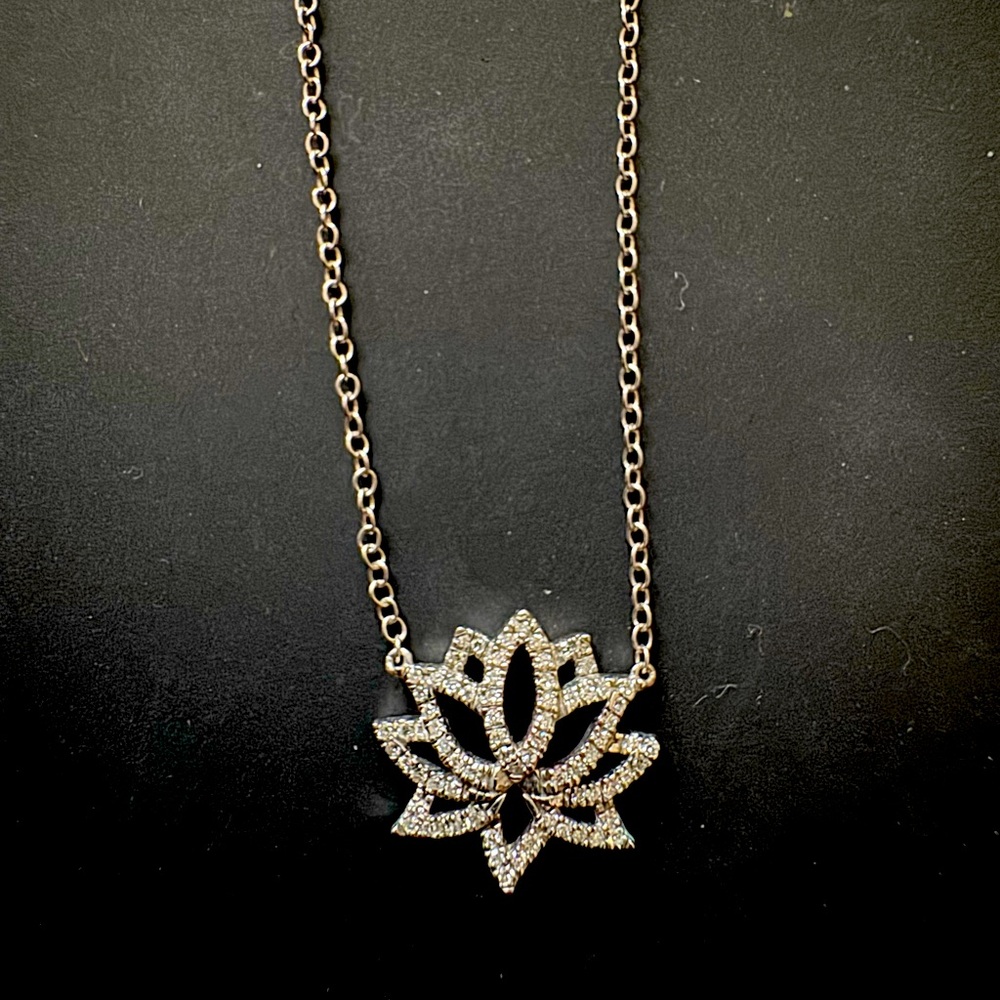 Lotus diamond necklace